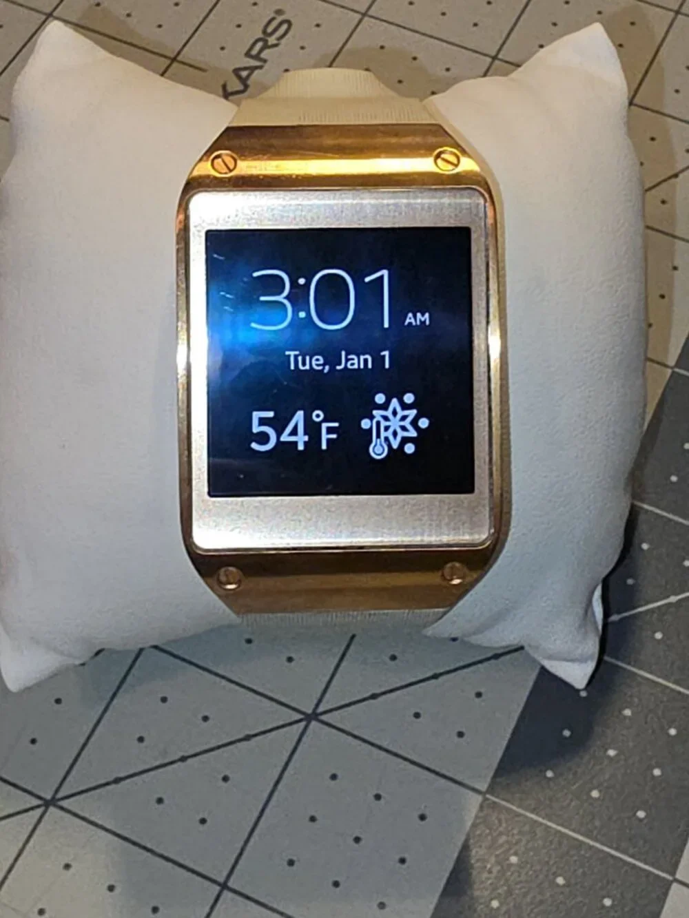 Original Samsung Galaxy Gear (SM‑V700) in Rose Gold